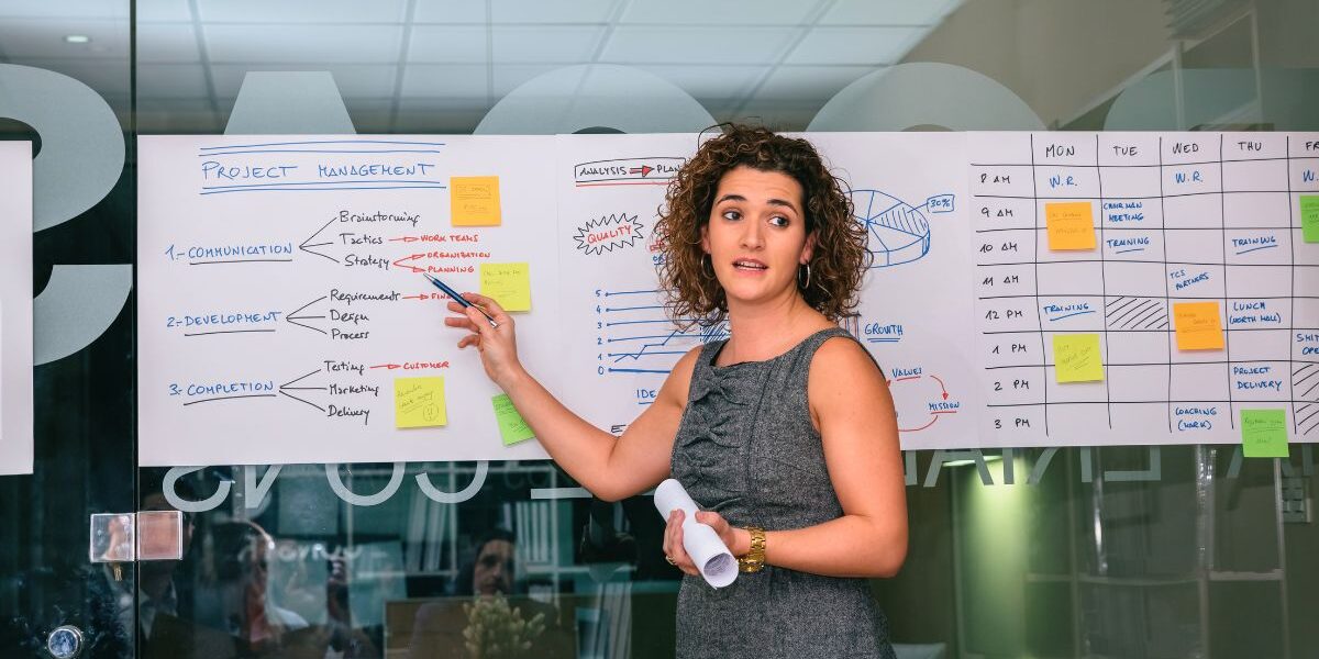 organization-trends-for-2020-2 An Asian woman is presenting her ideas