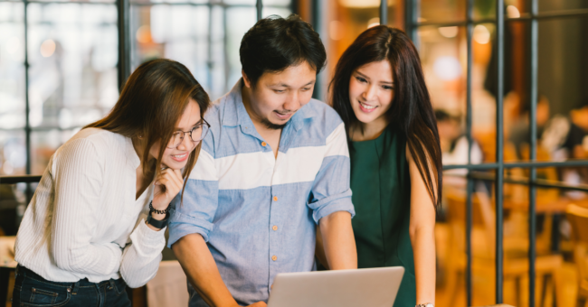 teamwork-2 employees working together